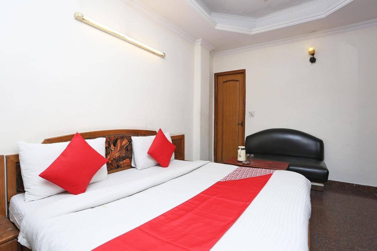 Oyo 8188 Vardhmaan Inn Delhi  Extérieur photo