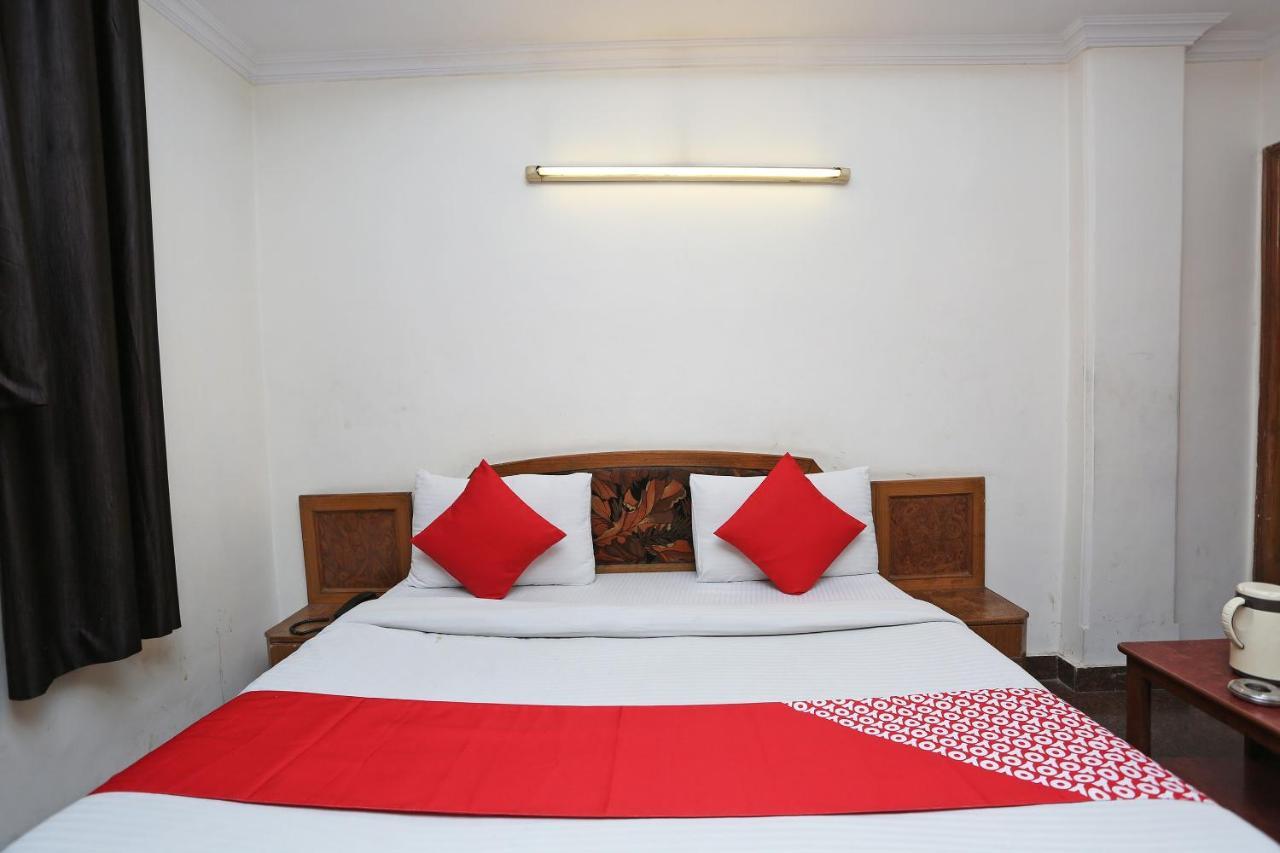 Oyo 8188 Vardhmaan Inn Delhi  Extérieur photo