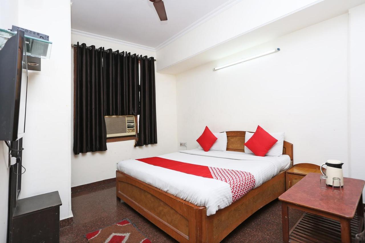 Oyo 8188 Vardhmaan Inn Delhi  Extérieur photo