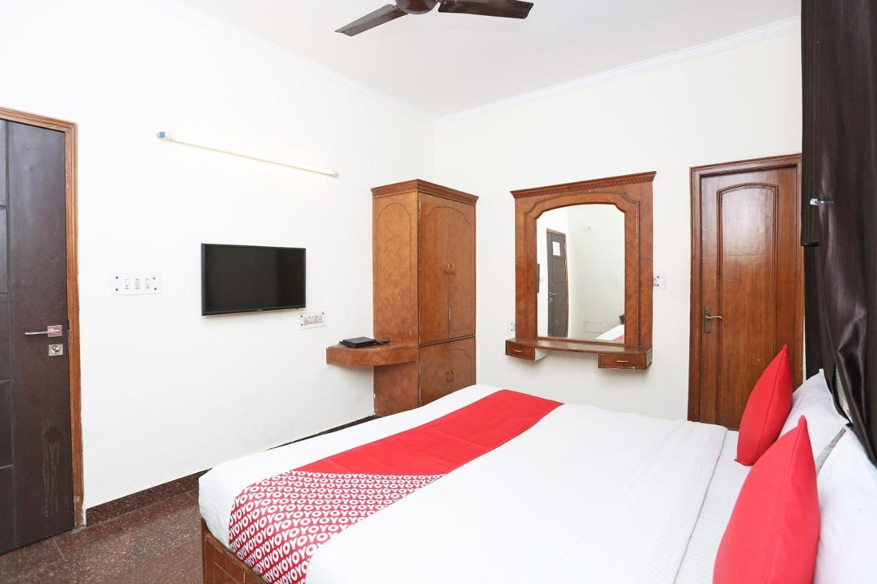 Oyo 8188 Vardhmaan Inn Delhi  Extérieur photo